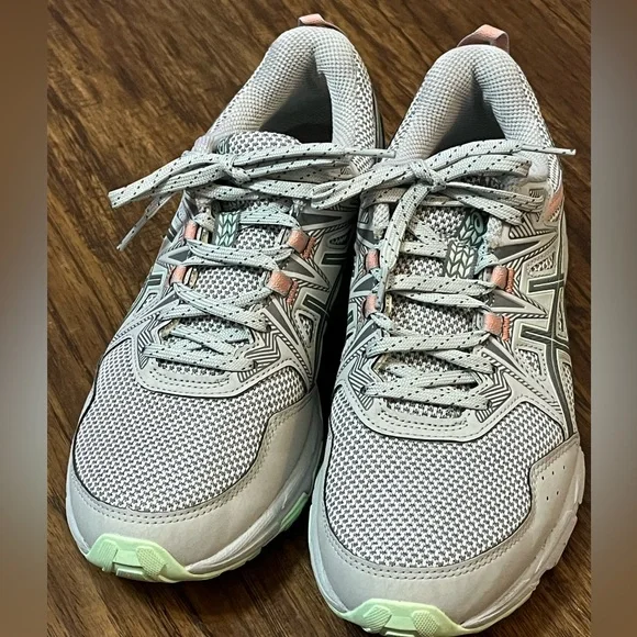 Grey ASICS sneakers. Gel-Venture 8. Women’s size 8. Great pre-owned condition - Picture 8 of 9